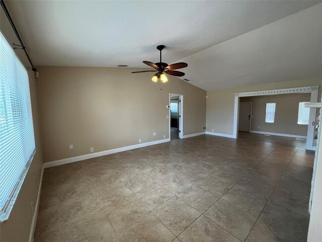 Foto del edificio - 671 Spring Lake Blvd NW