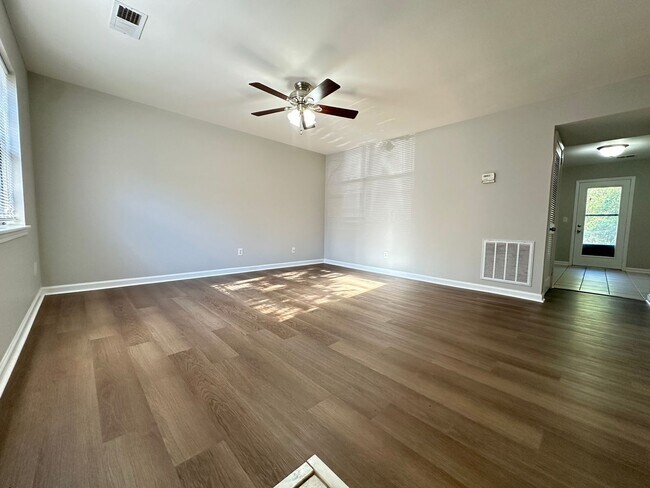 Foto del edificio - Townhome for rent in Grayson Valley