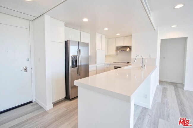 Foto del edificio - 2170 Century Pk E