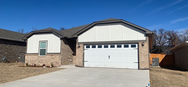 Foto del edificio - 3 Bedroom 2 Bathroom 2 Car Garage Home in ...