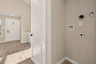 Building Photo - 8902 Alejo Dr
