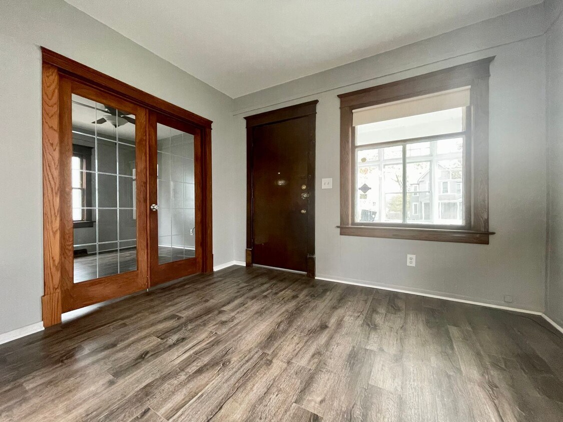 Foto principal - Bright and Charming 5 Bedroom 1.5 Bathroom...