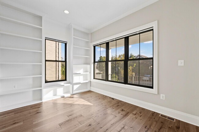 Building Photo - 1724 N Barton St