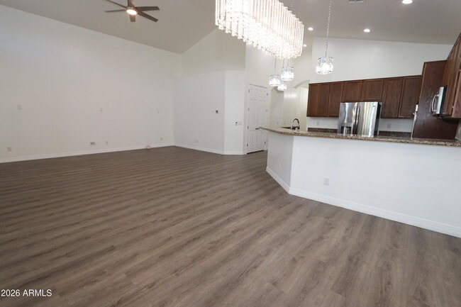 Building Photo - 852 E Rawhide Ct