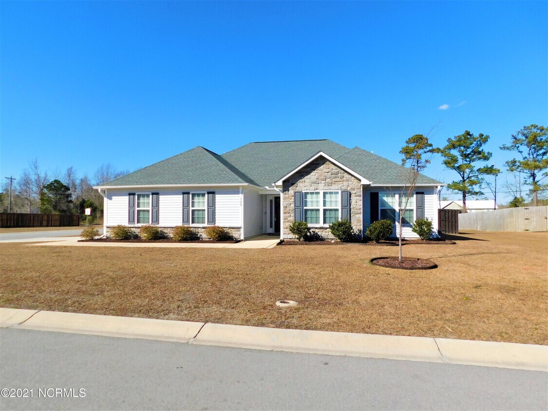 300 Topside Dr, Sneads Ferry, NC 28460 House for Rent in Sneads Ferry