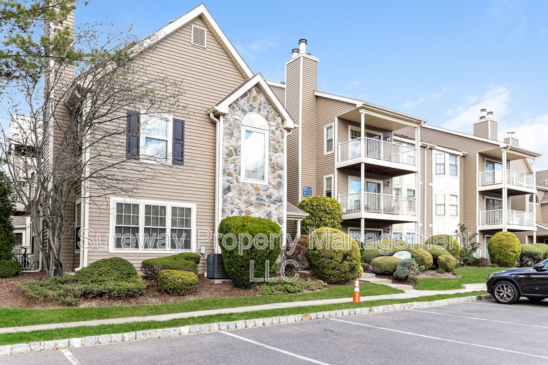 Primary Photo - 447 Meade Ct