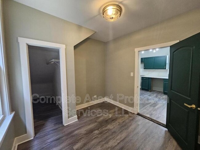 Building Photo - 917 W 144th St
