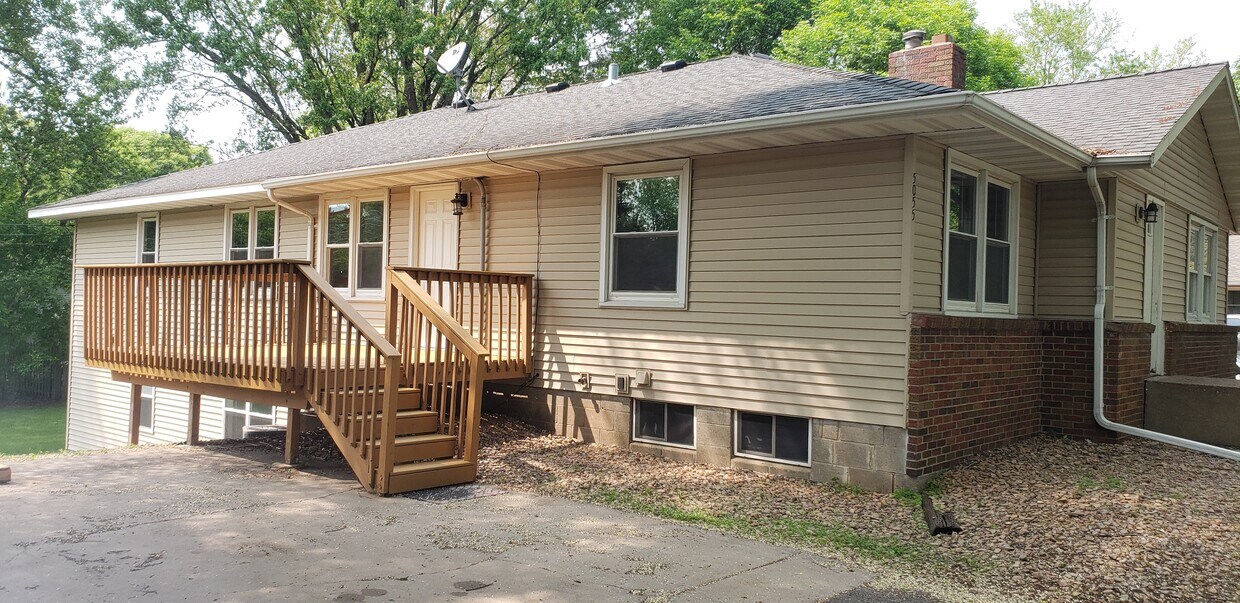 5055 deck - 5055 Sunnyside Rd