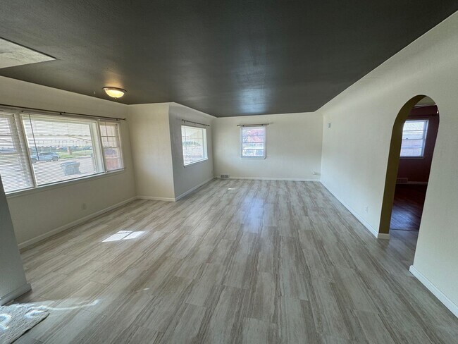 Foto del edificio - 2308 6th Ave