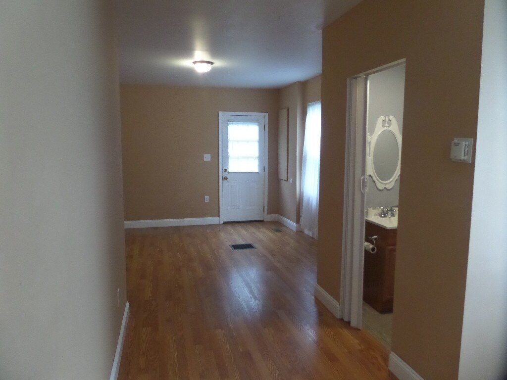 Primary Photo - 6 Dubois St