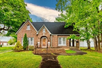 Building Photo - 704 N Military Ave