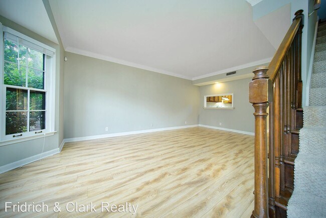 Building Photo - 2 br, 1.5 bath Apartment - 511 Hickory Villa