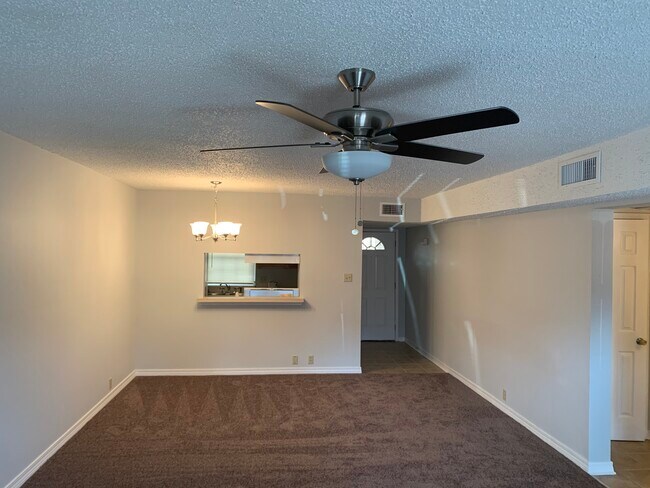 living room - 2509 Giuffrias Ave