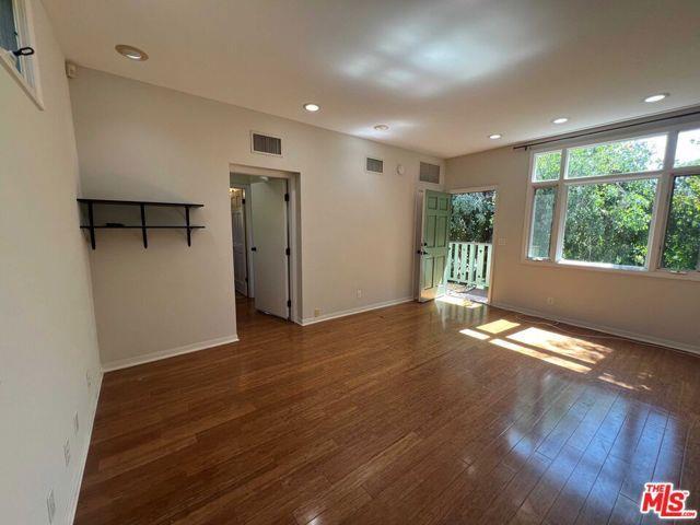 Foto del edificio - 10589 Kinnard Ave