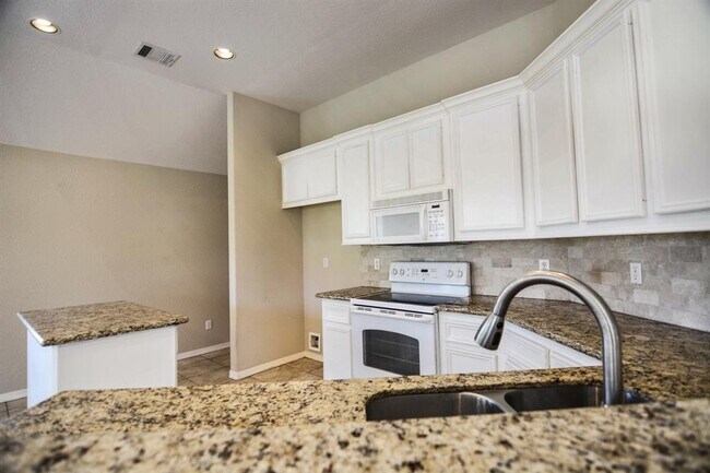 Foto del edificio - 105 Cove Pl Ct