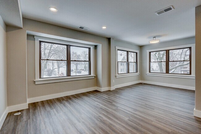 Foto del edificio - 2105 N Booth St