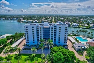 Building Photo - 2400 Gulf Shore Blvd N