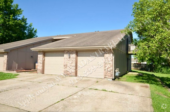 Building Photo - 404 Sky Vue Dr