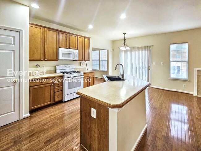 Building Photo - 115 Executive Cir