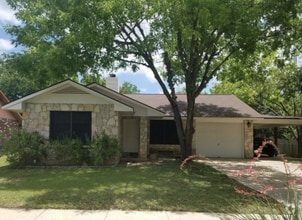 Building Photo - 135 Bluebonnet Cir