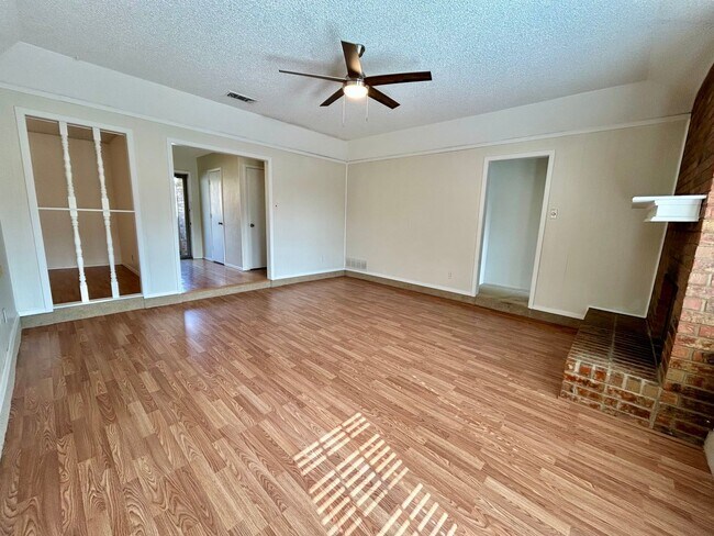 Building Photo - Well Maintained Arlington 3 Bedroom