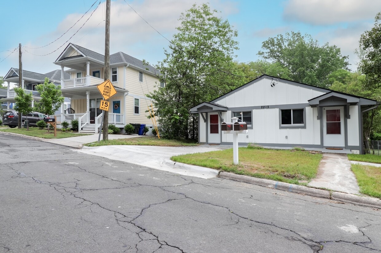 Foto principal - 2213 Fitzgerald Ave