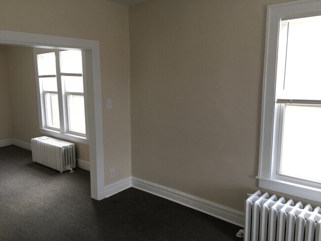 Building Photo - 1415 Grand Ave