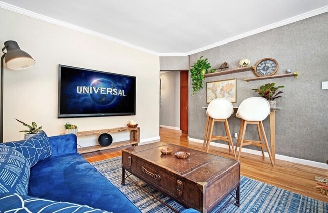 Foto del edificio - 3319 Barham Blvd