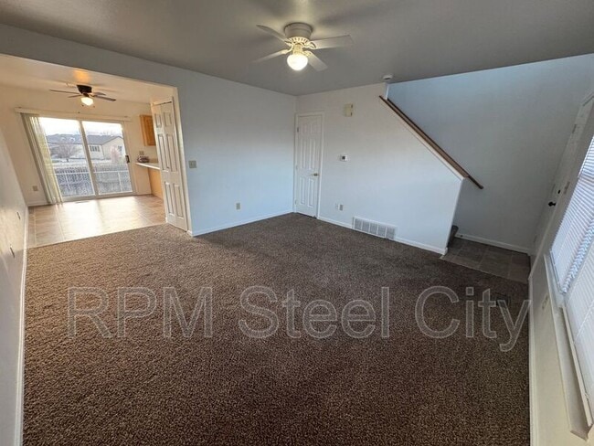 Foto del edificio - 498-498 W Bellflower Dr