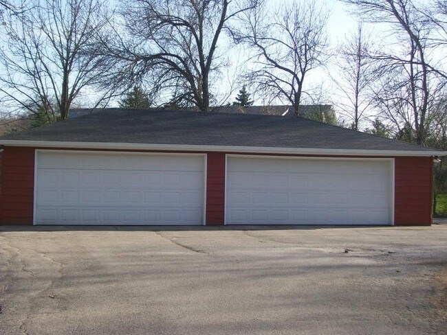 Building Photo - 15355 W North Ave