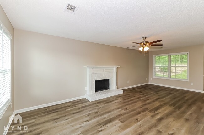 Foto del edificio - 203 Peachtree Glen Dr