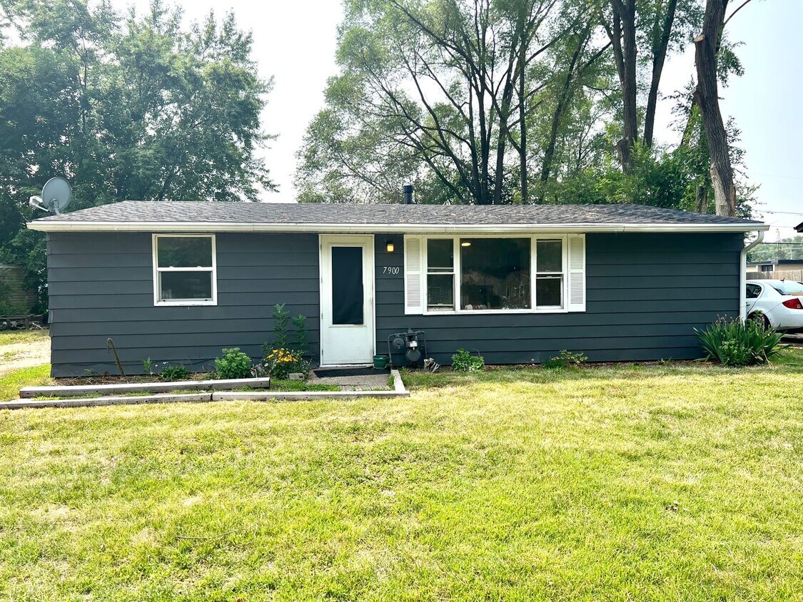 Foto principal - 7900 Cadet Rd
