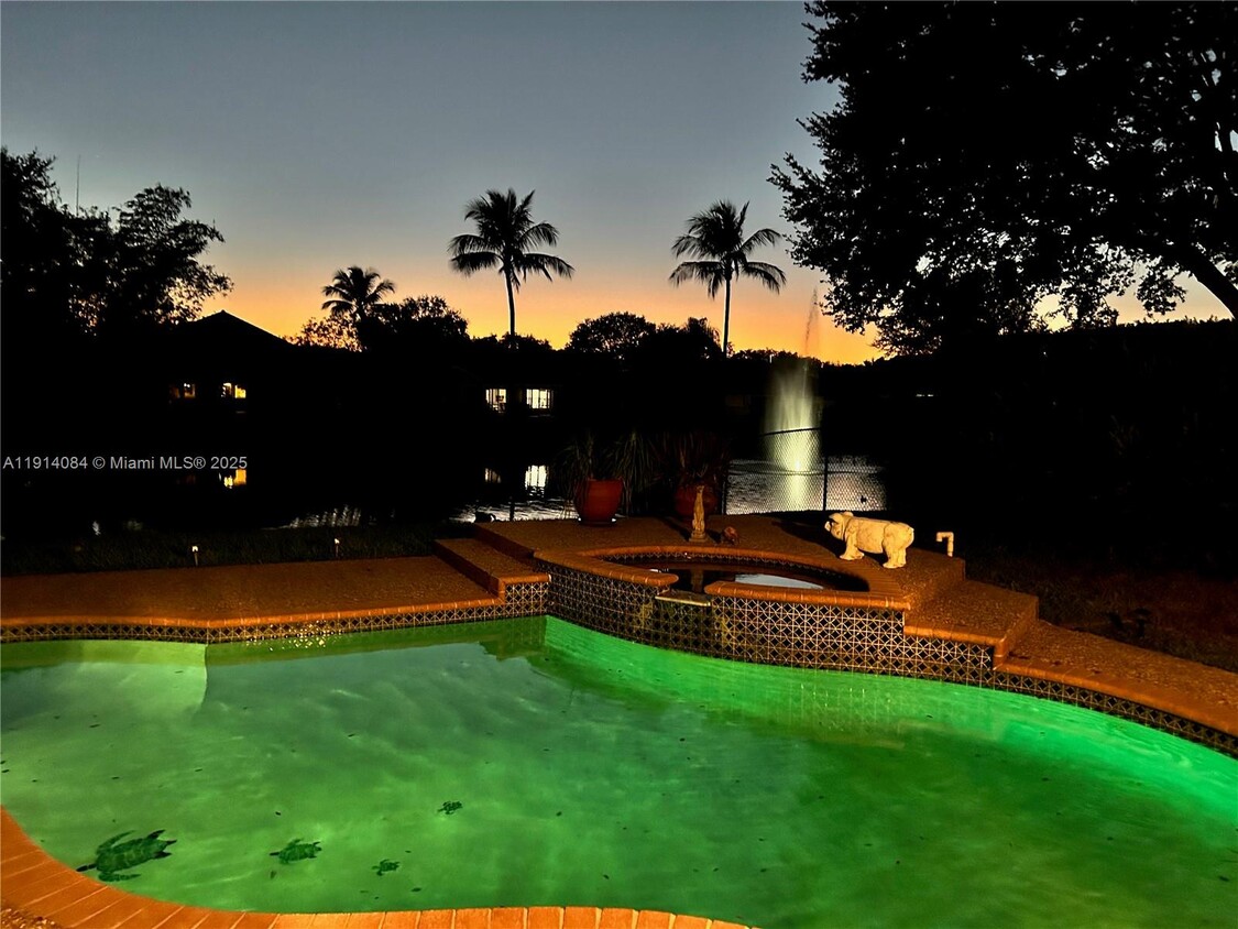 Foto principal - 9481 Oak Grove Cir