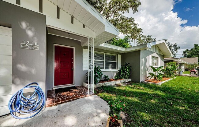 Foto del edificio - 1310 Robin Hood Ln
