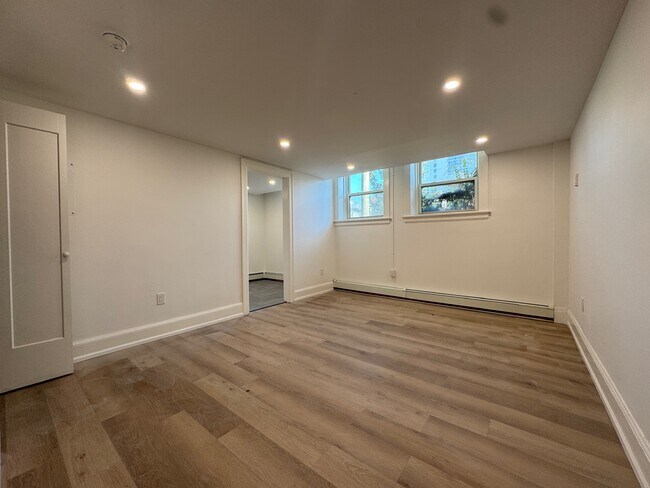 Photo du bâtiment - Freshly Renovated 1 Bedroom 1 Bathroom Apa...