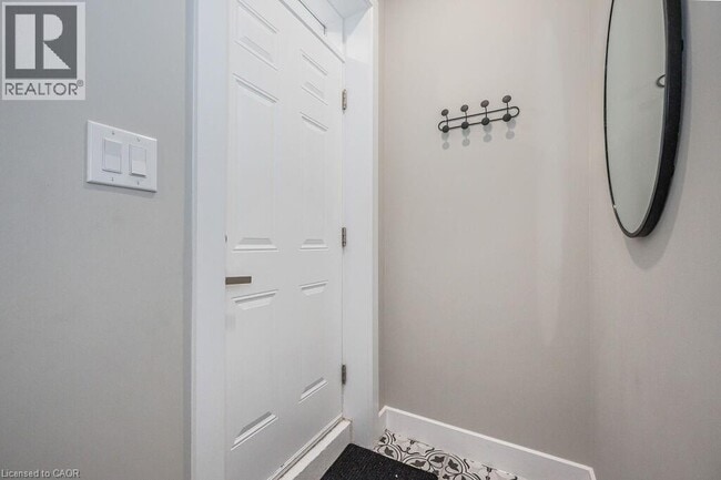 Building Photo - 543 Dunbar Rd