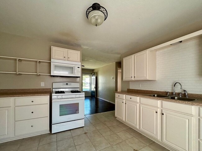 Foto del edificio - 2 Bedroom in SW Wichita, KS