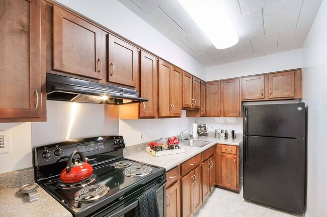 Building Photo - Edgewood Commons 601