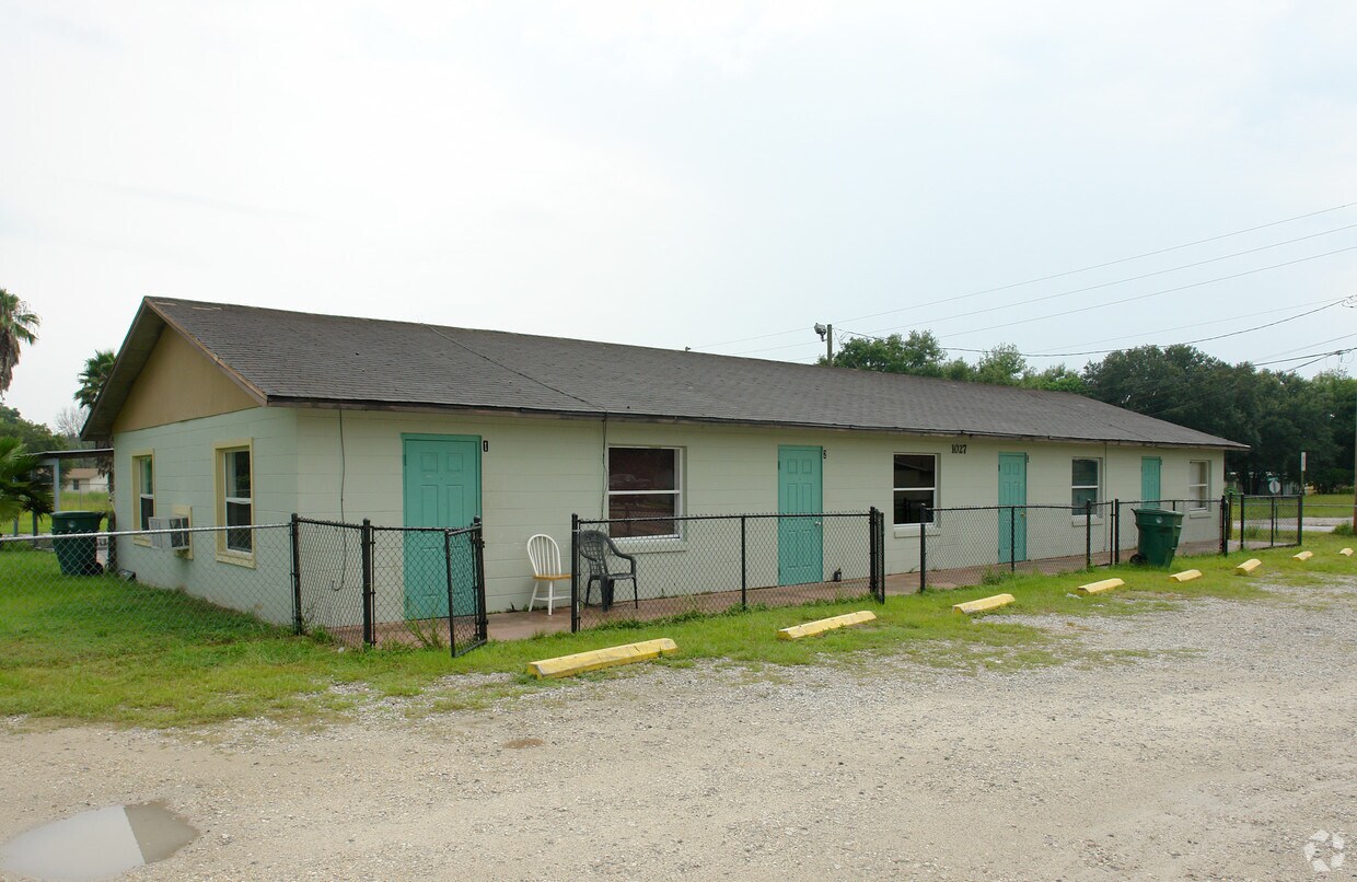 1027 E Myers Blvd, Groveland, FL 34736 Apartments in Groveland, FL