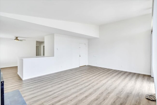 Building Photo - 1023 21st St