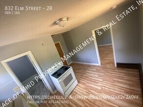 Building Photo - 832 Elm St