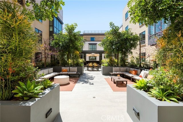 Building Photo - 39 S Los Robles Ave