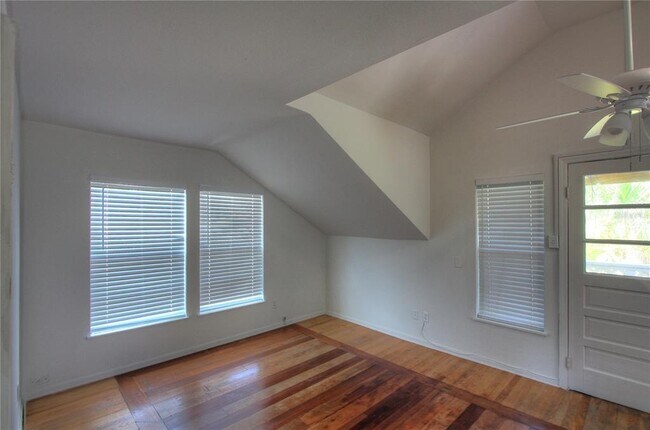 Building Photo - 301 S Osprey Ave