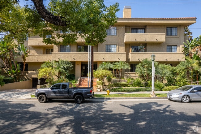 Building Photo - 221 S Oak Knoll Ave