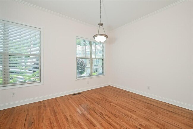 Foto del edificio - 1915 Sterling Oaks Cir NE