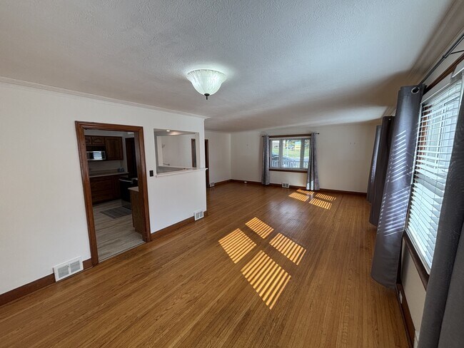 Photo du bâtiment - 1183 Chemong Rd