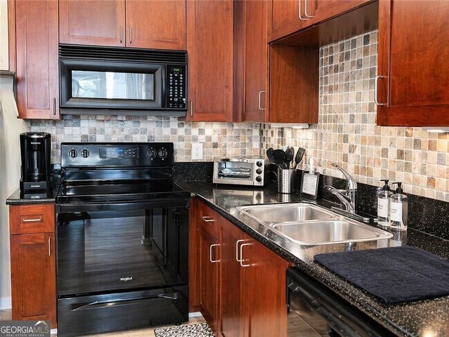 Building Photo - 401 16th St NW