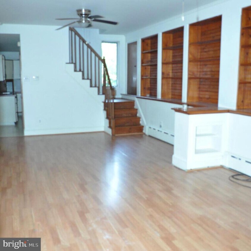 Primary Photo - 1323 Maple St