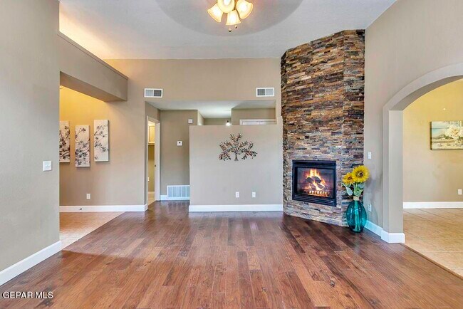 Building Photo - 14016 Highweed Dr