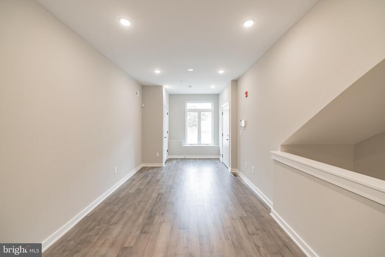 2410 Clifford St Philadelphia, PA 19121 Alquileres en Philadelphia